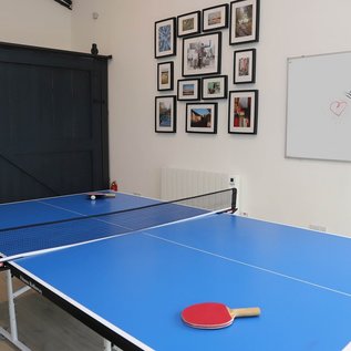 Tischtennisplatte im Aufenthaltsraum