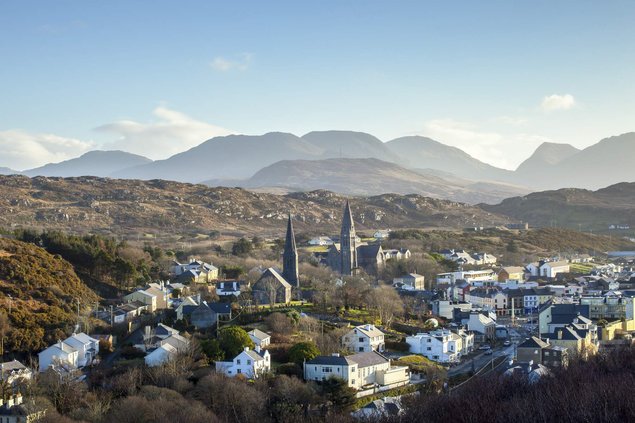 Blick auf den Ort "Clifden" in der Connemara