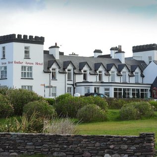 Frontansicht des Hotels direkt am Atlantik