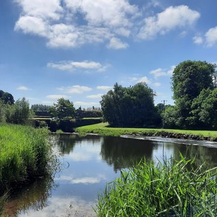 Fluss mit Schwimmmöglichkeiten