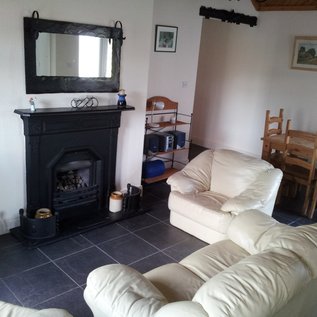 Wohnzimmer mit Kamin