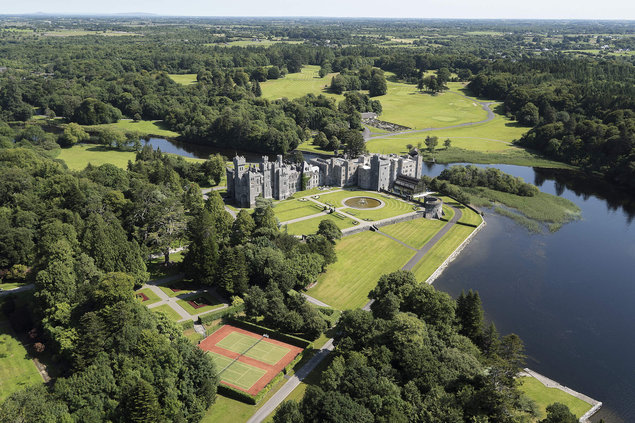 Hotel "Ashford Castle" aus der Vogelperspektive