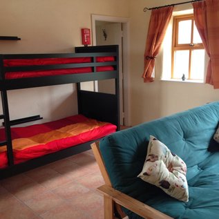 3. Schlafzimmer mit Stockbett und Schlafsofa