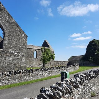 Ruine auf dem Weg